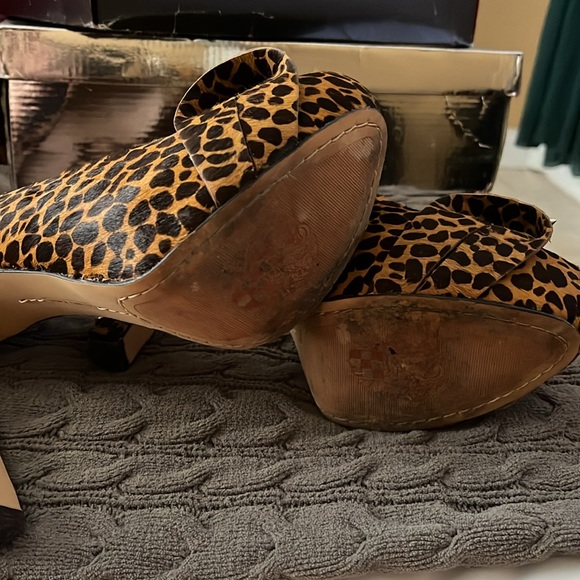 Spotted Brown cheetah pony studded Vince Camuto heels - Picture 3 of 7